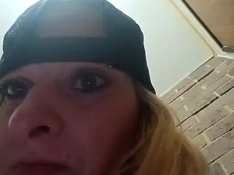 Snapshot of KITTYBOOBOOFUXX chatting on July 21, 2026, 10:50 am KITTYBOOBOOFUXX online show from July 21, 2026, 10:50 am