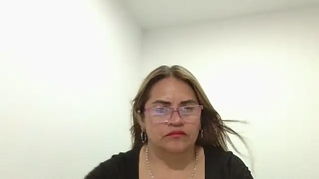 Milena Foox online show from July 14, 2026, 3:33 am