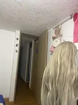 Snapshot of Mia_cullen_ chatting on November 10, 2025, 10:42 pm Mia cullen online show from November 10, 2025, 10:42 pm