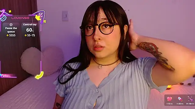 Oliviargf online show from September 15, 2025, 12:43 am