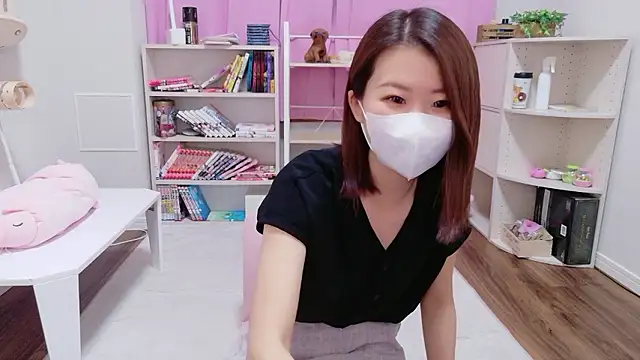 Snapshot of -COCOAtann- chatting on May 19, 2026, 2:18 am -COCOAtann- online show from May 19, 2026, 2:18 am