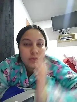 esmeralda jadees online show from May 13, 2026, 1:19 pm
