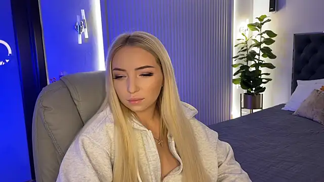 Snapshot of OhMyEmma chatting on November 3, 2025, 1:29 am OhMyEmma online show from November 3, 2025, 1:29 am