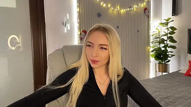 Snapshot of OhMyEmma chatting on December 19, 2025, 1:12 am OhMyEmma online show from December 19, 2025, 1:12 am