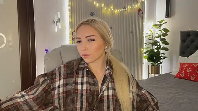 Snapshot of OhMyEmma chatting on December 22, 2025, 1:24 am OhMyEmma online show from December 22, 2025, 1:24 am