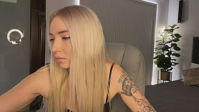 Snapshot of OhMyEmma chatting on January 14, 2026, 1:22 am OhMyEmma online show from January 14, 2026, 1:22 am