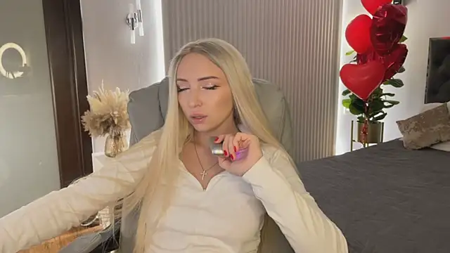 Snapshot of OhMyEmma chatting on February 20, 2026, 1:13 am OhMyEmma online show from February 20, 2026, 1:13 am