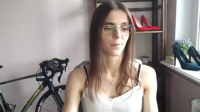 Snapshot of love_megi chatting on February 9, 2026, 2:32 pm love megi online show from February 9, 2026, 2:32 pm