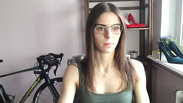 Snapshot of love_megi chatting on February 13, 2026, 2:24 pm love megi online show from February 13, 2026, 2:24 pm