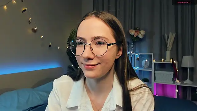 Snapshot of Kira_mindnes chatting on March 9, 2025, 8:42 pm Kira mindnes online show from March 9, 2025, 8:42 pm