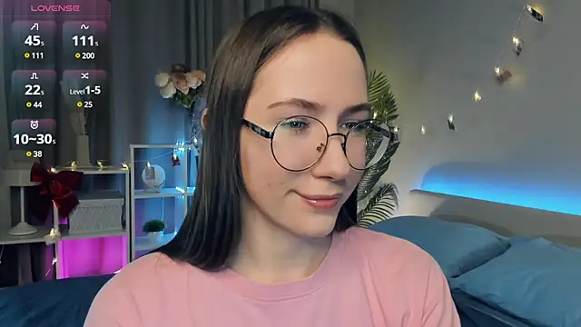 Snapshot of Kira_mindnes chatting on March 12, 2025, 7:49 pm Kira mindnes online show from March 12, 2025, 7:49 pm