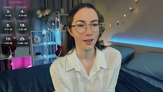 Snapshot of Kira_mindnes chatting on March 13, 2025, 7:28 pm Kira mindnes online show from March 13, 2025, 7:28 pm