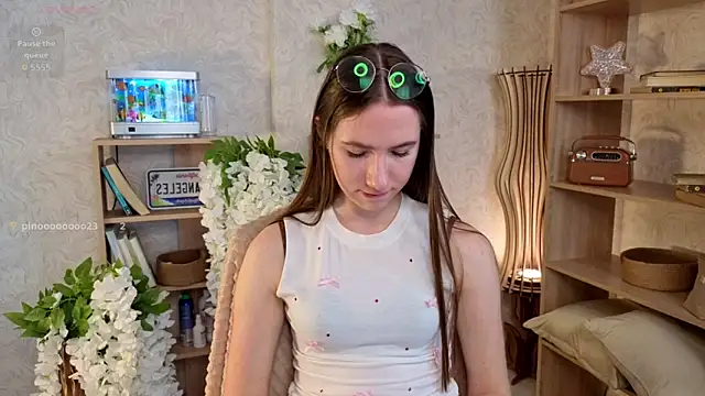 Snapshot of Kira_mindnes chatting on September 18, 2025, 6:15 am Kira mindnes online show from September 18, 2025, 6:15 am