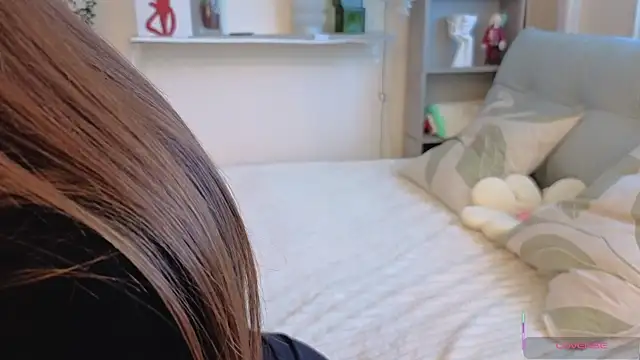 Kira mindnes online show from July 18, 2026, 6:28 am