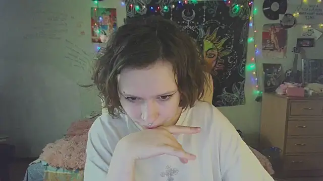 Snapshot of Lil_foxxx chatting on October 15, 2025, 12:38 pm Lil foxxx online show from October 15, 2025, 12:38 pm