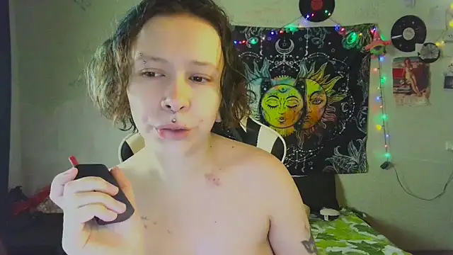 Snapshot of Lil_foxxx chatting on November 10, 2025, 10:36 am Lil foxxx online show from November 10, 2025, 10:36 am