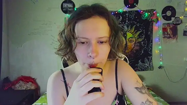 Snapshot of Lil_foxxx chatting on November 15, 2025, 11:40 am Lil foxxx online show from November 15, 2025, 11:40 am