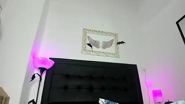 Lola Blondie online show from October 25, 2025, 12:23 pm