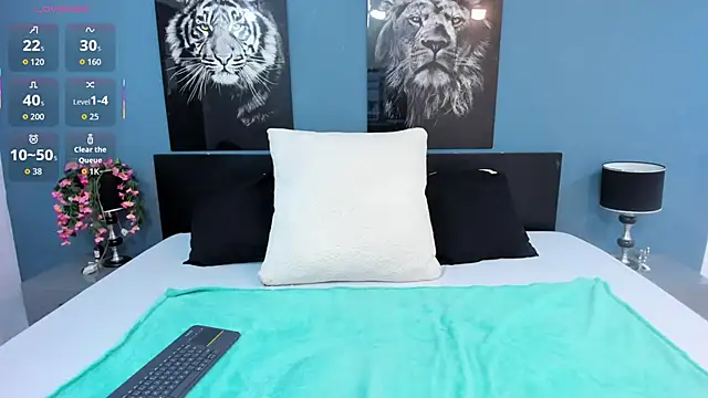 SophiaQueens online show from January 8, 2026, 8:44 pm