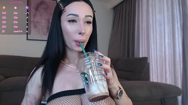 Snapshot of reinakylie chatting on June 3, 2026, 8:06 am reinakylie online show from June 3, 2026, 8:06 am