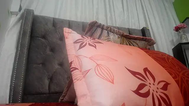 Snapshot of ANA-BULLOCK- chatting on September 17, 2025, 12:18 pm ANA-BULLOCK- online show from September 17, 2025, 12:18 pm