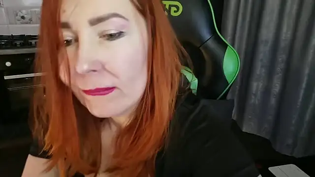 emlana online show from March 15, 2025, 6:21 pm