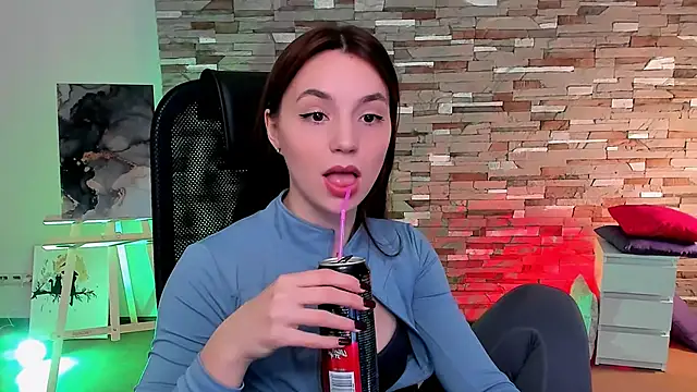 Snapshot of OlgaPetrova chatting on March 12, 2025, 1:08 pm OlgaPetrova online show from March 12, 2025, 1:08 pm