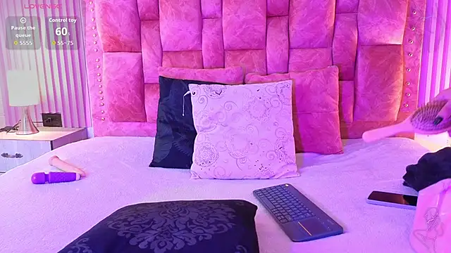 Snapshot of goldilockss15 chatting on October 6, 2025, 3:15 am goldilockss15 online show from October 6, 2025, 3:15 am