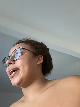 Snapshot of AlesiaCooper chatting on May 6, 2026, 11:10 pm AlesiaCooper online show from May 6, 2026, 11:10 pm