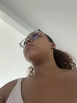Snapshot of AlesiaCooper chatting on May 22, 2026, 2:19 am AlesiaCooper online show from May 22, 2026, 2:19 am