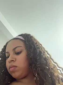 Snapshot of AlesiaCooper chatting on June 20, 2026, 4:04 am AlesiaCooper online show from June 20, 2026, 4:04 am
