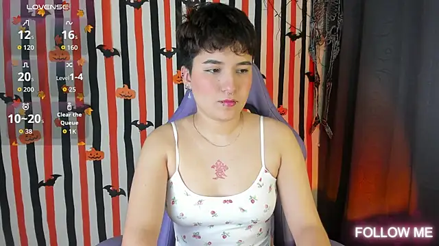 Snapshot of emma_cute7 chatting on October 31, 2025, 2:01 am emma cute7 online show from October 31, 2025, 2:01 am