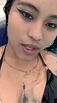 Snapshot of bella_warzon chatting on May 16, 2026, 9:57 pm bella warzon online show from May 16, 2026, 9:57 pm
