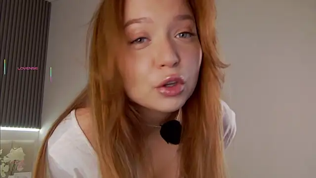 NikaDines online show from November 27, 2025, 4:03 am