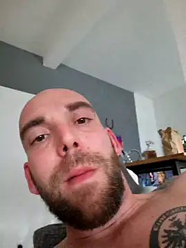 Snapshot of Smokeym123 chatting on March 12, 2025, 11:33 pm Smokeym123 online show from March 12, 2025, 11:33 pm