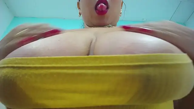 CristinaStarx online show from May 27, 2026, 12:57 pm
