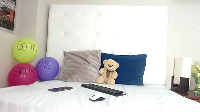 Snapshot of willow_smitt chatting on October 25, 2025, 1:29 pm willow smitt online show from October 25, 2025, 1:29 pm