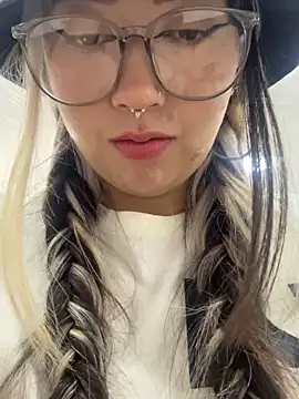 Snapshot of VictoriaGerard_Pink chatting on October 16, 2025, 4:41 pm VictoriaGerard Pink online show from October 16, 2025, 4:41 pm