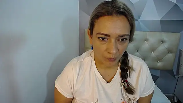 Milf-Prettyboobs online show from December 15, 2025, 6:23 pm