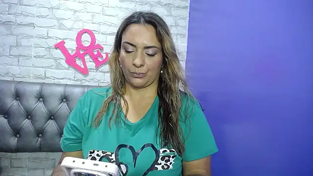 Milf-Prettyboobs online show from May 8, 2026, 5:29 pm