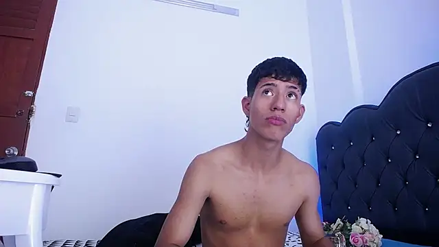 dareck 18 online show from March 18, 2025, 5:52 am