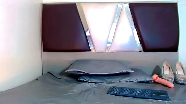 Snapshot of alexsandra_kiss chatting on November 6, 2025, 11:22 am alexsandra kiss online show from November 6, 2025, 11:22 am