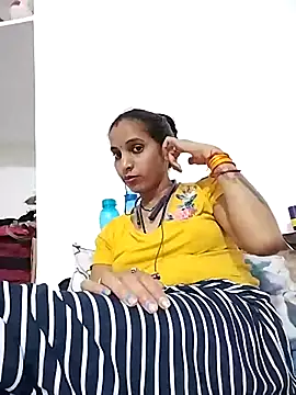 Hotty-Nidhi online show from March 9, 2025, 3:05 pm