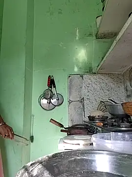 Hotty-Nidhi online show from December 18, 2025, 5:24 am