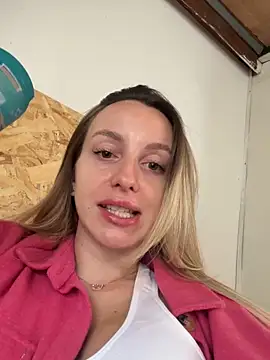 Snapshot of AlexisWhit chatting on September 28, 2025, 7:14 am AlexisWhit online show from September 28, 2025, 7:14 am