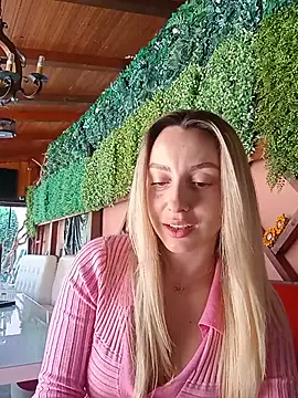 Snapshot of AlexisWhit chatting on May 16, 2026, 10:36 am AlexisWhit online show from May 16, 2026, 10:36 am