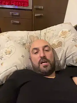 Snapshot of maxxxio12 chatting on March 11, 2025, 6:52 pm maxxxio12 online show from March 11, 2025, 6:52 pm