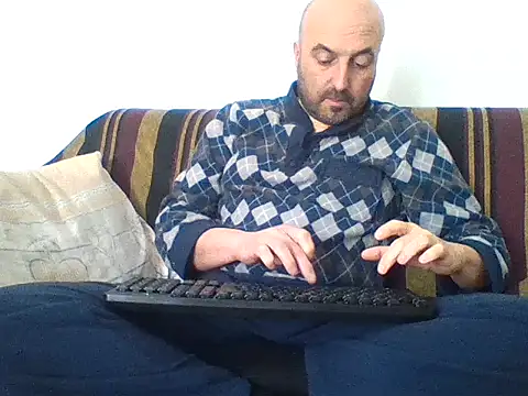 Snapshot of maxxxio12 chatting on March 15, 2025, 9:52 am maxxxio12 online show from March 15, 2025, 9:52 am