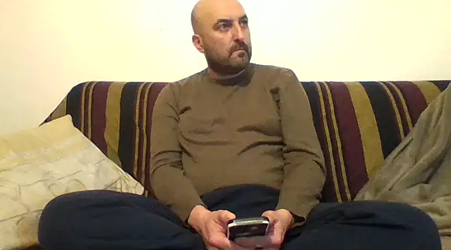 Snapshot of maxxxio12 chatting on March 15, 2025, 8:21 pm maxxxio12 online show from March 15, 2025, 8:21 pm