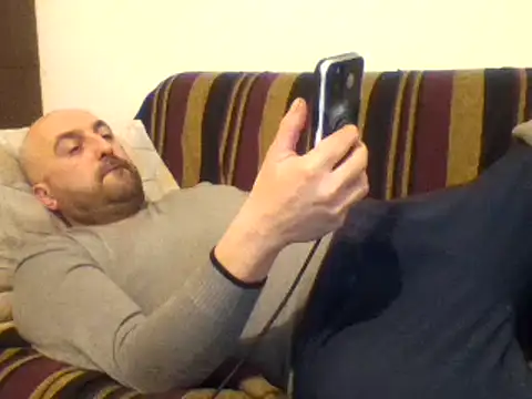 Snapshot of maxxxio12 chatting on March 21, 2025, 10:39 pm maxxxio12 online show from March 21, 2025, 10:39 pm